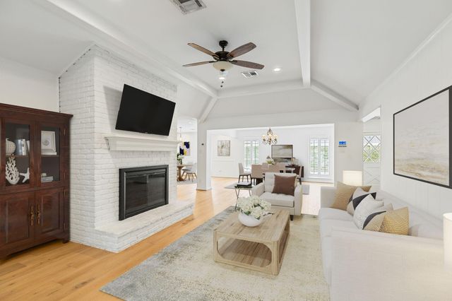 10118 Chevy Chase Drive, Houston, TX 77042