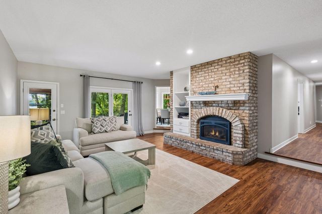 5720 Oakview Lane N, Plymouth, MN 55442