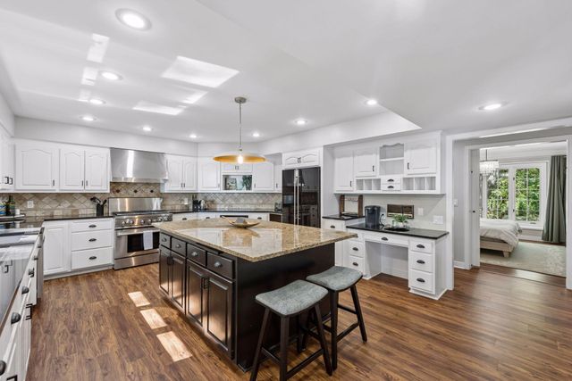 5720 Oakview Lane N, Plymouth, MN 55442