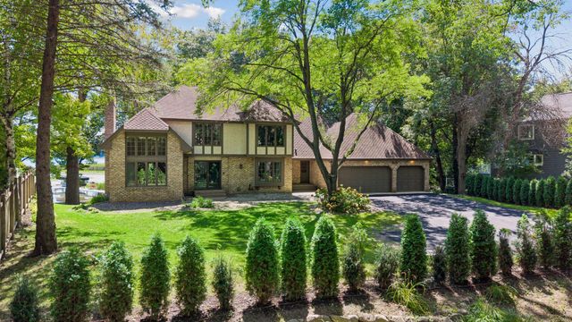 5720 Oakview Lane N, Plymouth, MN 55442