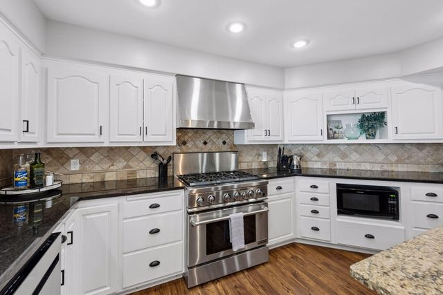 5720 Oakview Lane N, Plymouth, MN 55442