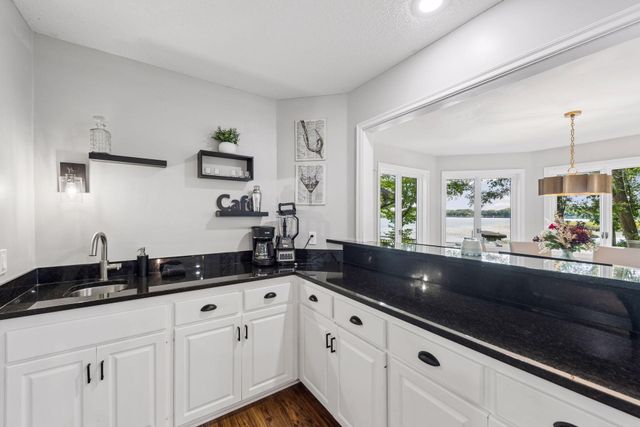 5720 Oakview Lane N, Plymouth, MN 55442