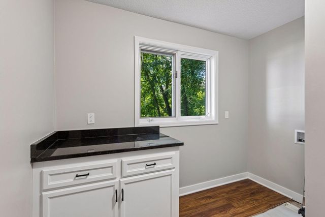 5720 Oakview Lane N, Plymouth, MN 55442