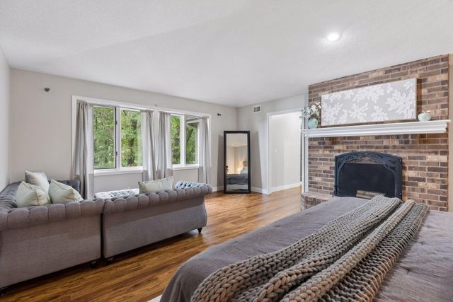 5720 Oakview Lane N, Plymouth, MN 55442