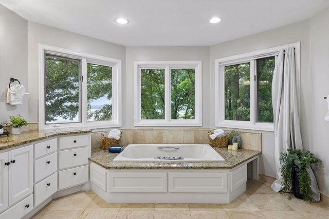 5720 Oakview Lane N, Plymouth, MN 55442