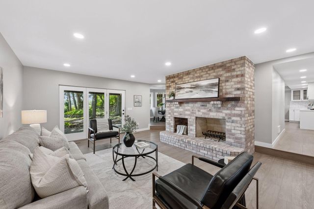 5720 Oakview Lane N, Plymouth, MN 55442