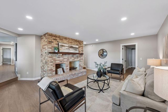 5720 Oakview Lane N, Plymouth, MN 55442