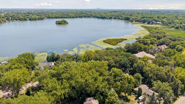 5720 Oakview Lane N, Plymouth, MN 55442