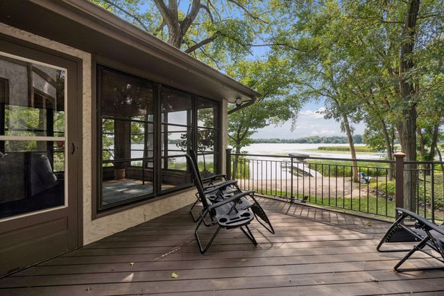 5720 Oakview Lane N, Plymouth, MN 55442