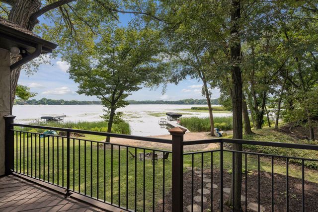 5720 Oakview Lane N, Plymouth, MN 55442