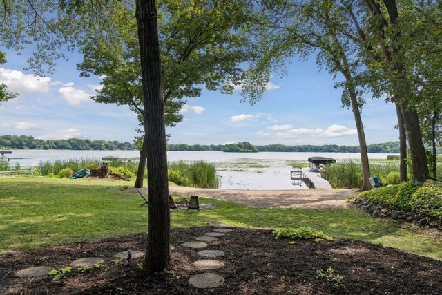 5720 Oakview Lane N, Plymouth, MN 55442