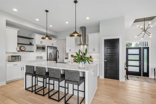 14601 Sutton Drive, Urbandale, IA 50323