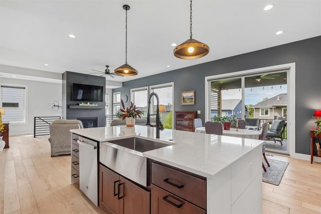 14601 Sutton Drive, Urbandale, IA 50323