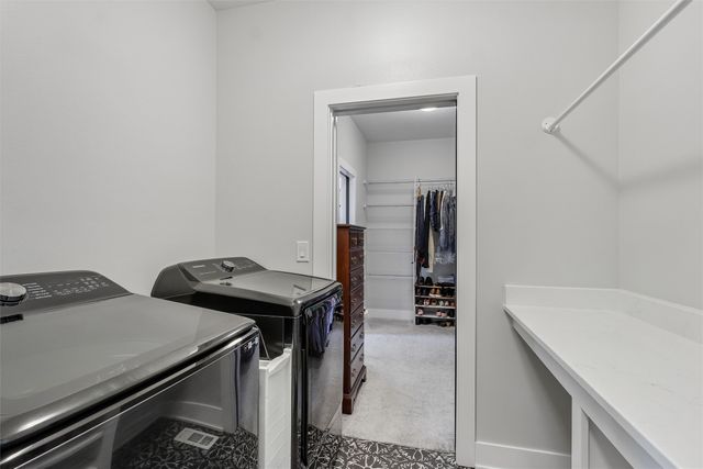 14601 Sutton Drive, Urbandale, IA 50323