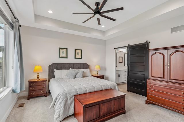 14601 Sutton Drive, Urbandale, IA 50323