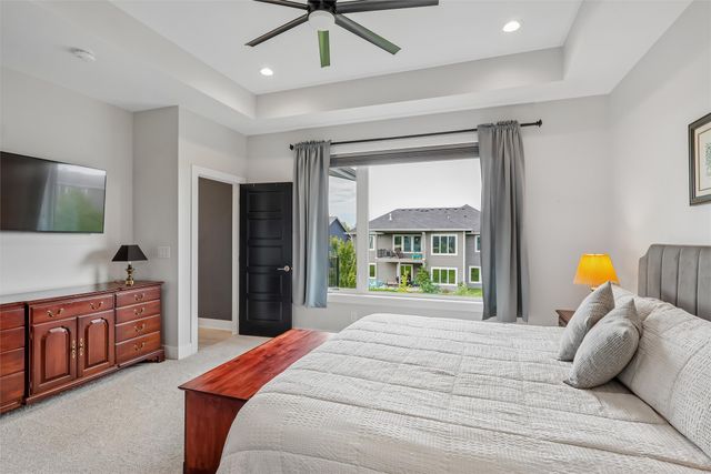 14601 Sutton Drive, Urbandale, IA 50323