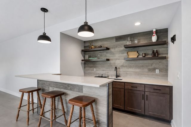 14601 Sutton Drive, Urbandale, IA 50323
