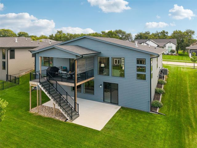 14601 Sutton Drive, Urbandale, IA 50323