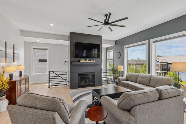 14601 Sutton Drive, Urbandale, IA 50323