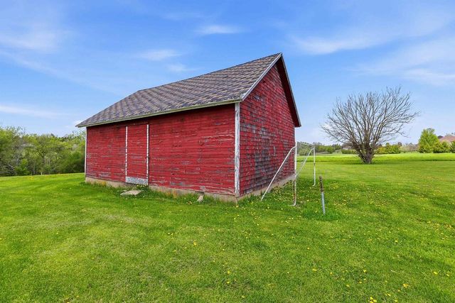 W7892 County W Road, Beaver Dam, WI 53916