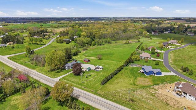 W7892 County W Road, Beaver Dam, WI 53916