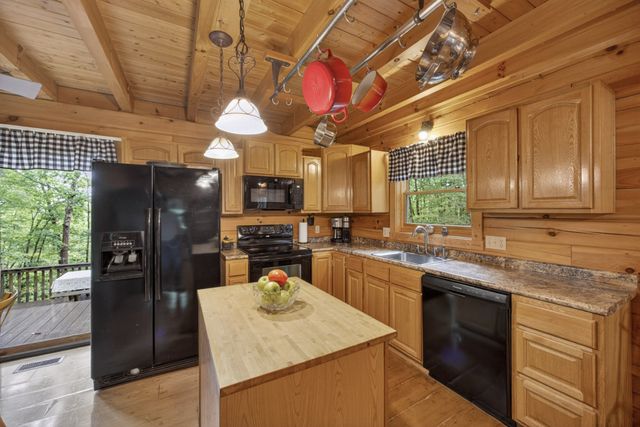 55214 Maynard Ridge Ln, Crawford, TN 38554