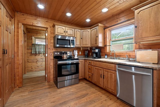 142 Rayahs Way, Quebeck, TN 38579