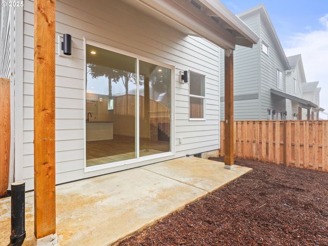 41950 DESCHUTES Ave, Sandy, OR 97055