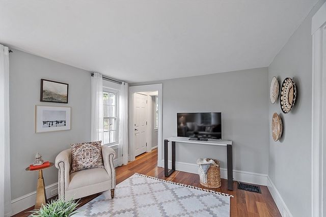 193 Saint Mary St, Needham, MA 02494