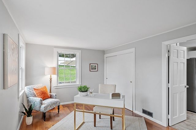 193 Saint Mary St, Needham, MA 02494