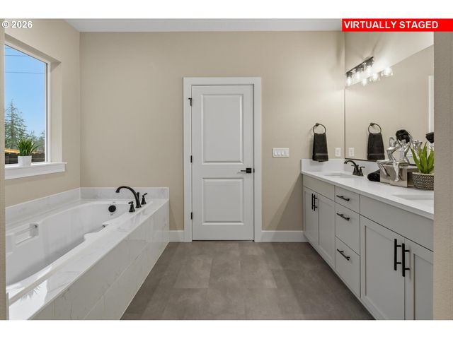 16132 SERRES FARMS Way, Oregon City, OR 97045