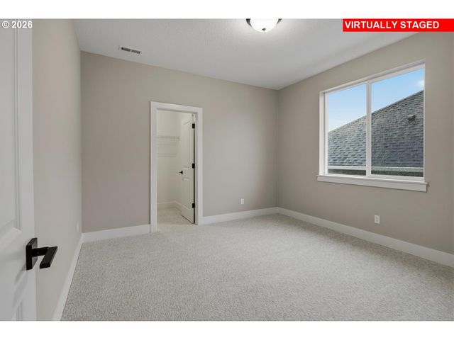 16132 SERRES FARMS Way, Oregon City, OR 97045
