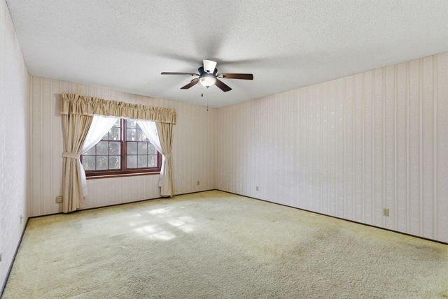 8220 E Brentmoor St, Wichita, KS 67206