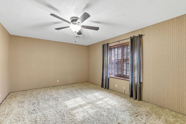 8220 E Brentmoor St, Wichita, KS 67206