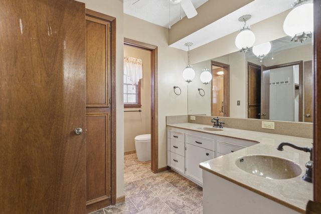 8220 E Brentmoor St, Wichita, KS 67206