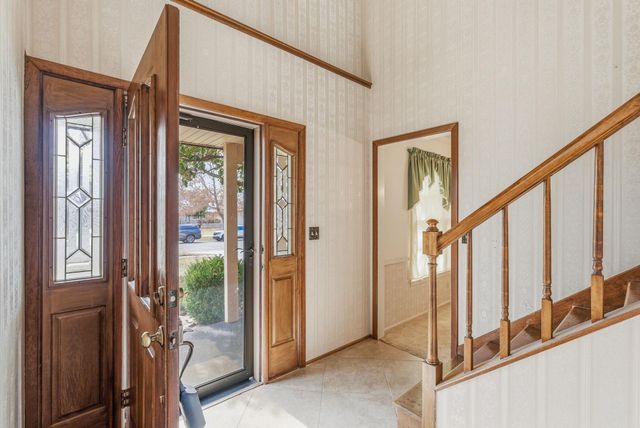 8220 E Brentmoor St, Wichita, KS 67206