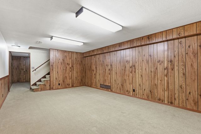 8220 E Brentmoor St, Wichita, KS 67206