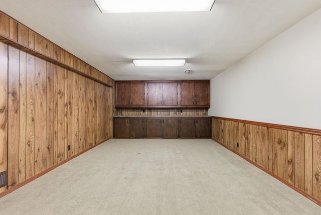 8220 E Brentmoor St, Wichita, KS 67206