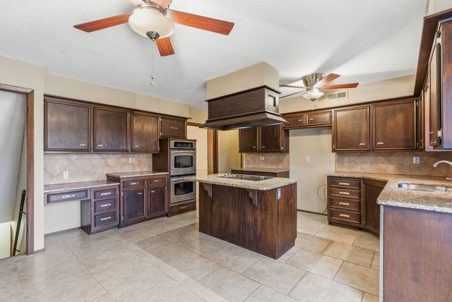 8220 E Brentmoor St, Wichita, KS 67206