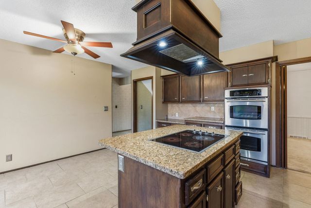 8220 E Brentmoor St, Wichita, KS 67206