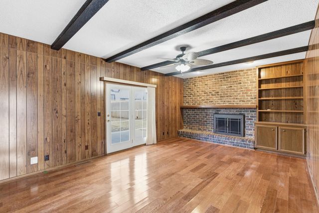 8220 E Brentmoor St, Wichita, KS 67206