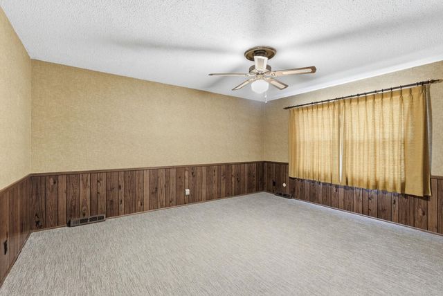 8220 E Brentmoor St, Wichita, KS 67206