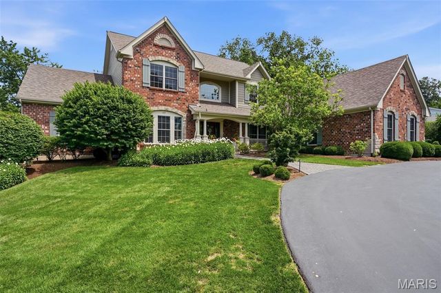121 Ballas Court, Town And Country, MO 63131