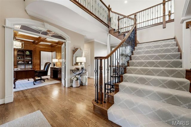 121 Ballas Court, Town And Country, MO 63131