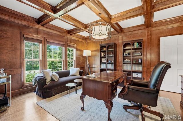 121 Ballas Court, Town And Country, MO 63131