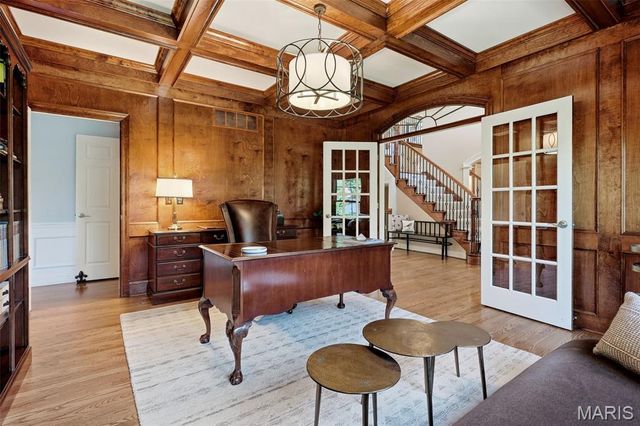 121 Ballas Court, Town And Country, MO 63131