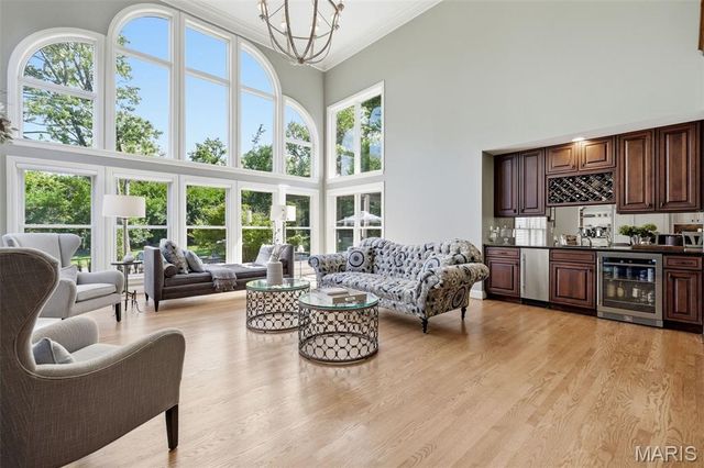 121 Ballas Court, Town And Country, MO 63131