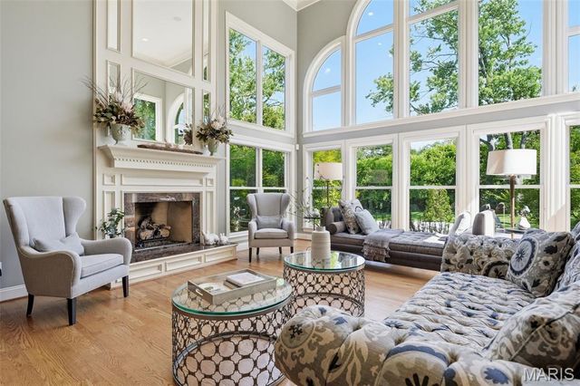121 Ballas Court, Town And Country, MO 63131