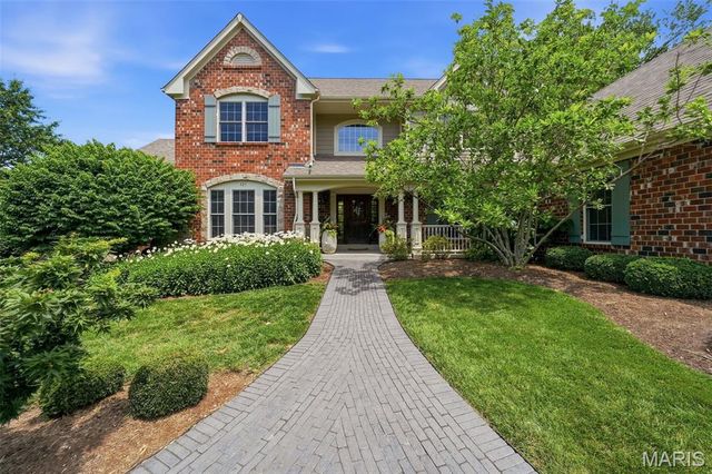 121 Ballas Court, Town And Country, MO 63131