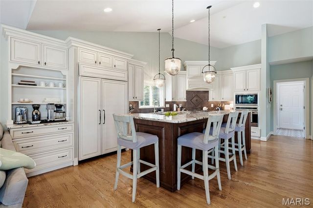 121 Ballas Court, Town And Country, MO 63131